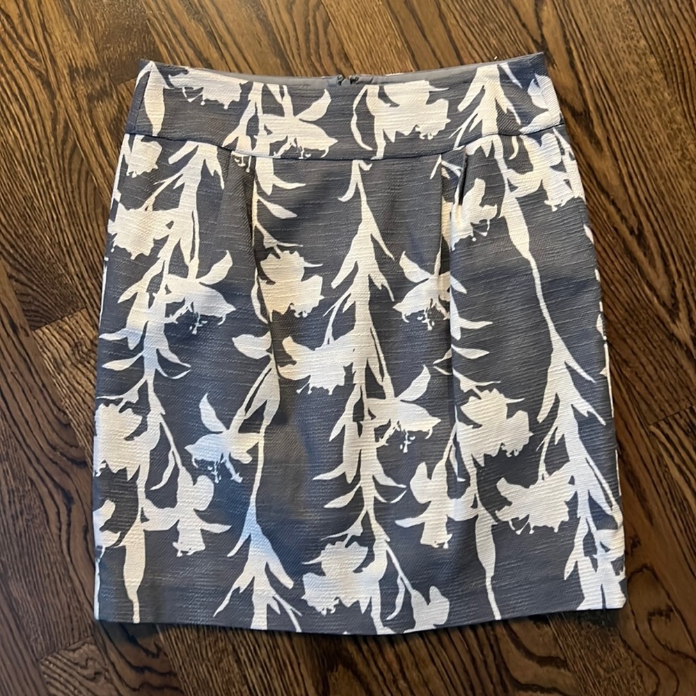 Banana Republic Heritage Cotton Floral skirt. Pleats. NWOT. SIZE 10